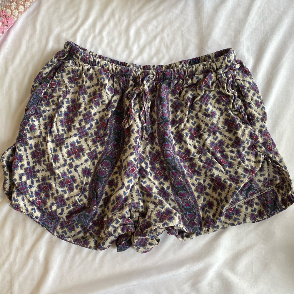 BRANDY MELVILLE flowy shorts